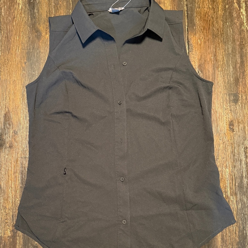 Eddie Bauer Women’s Black Sleeveless Button Down Shirt